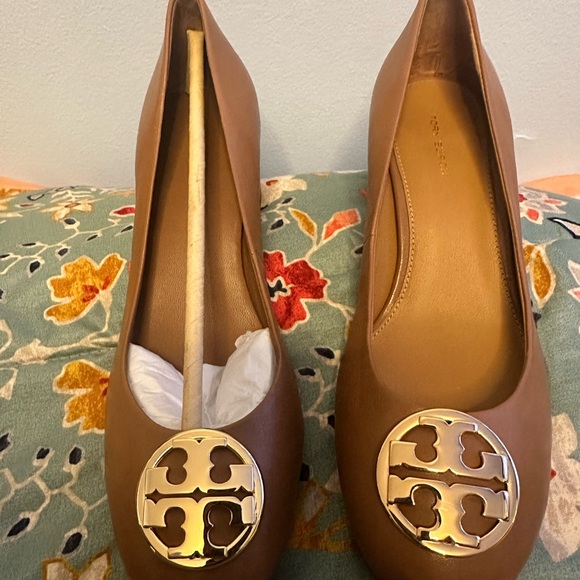 Tory Burch Shoes - Tory Burch Tan Leather Heels with Gold Logo